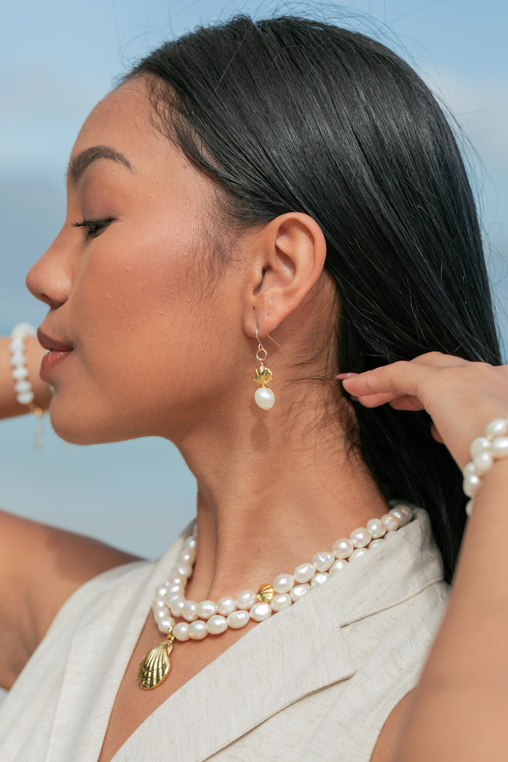 Sale - Statement White Pearl Necklace with Gold Shell Pendant - Kawai
