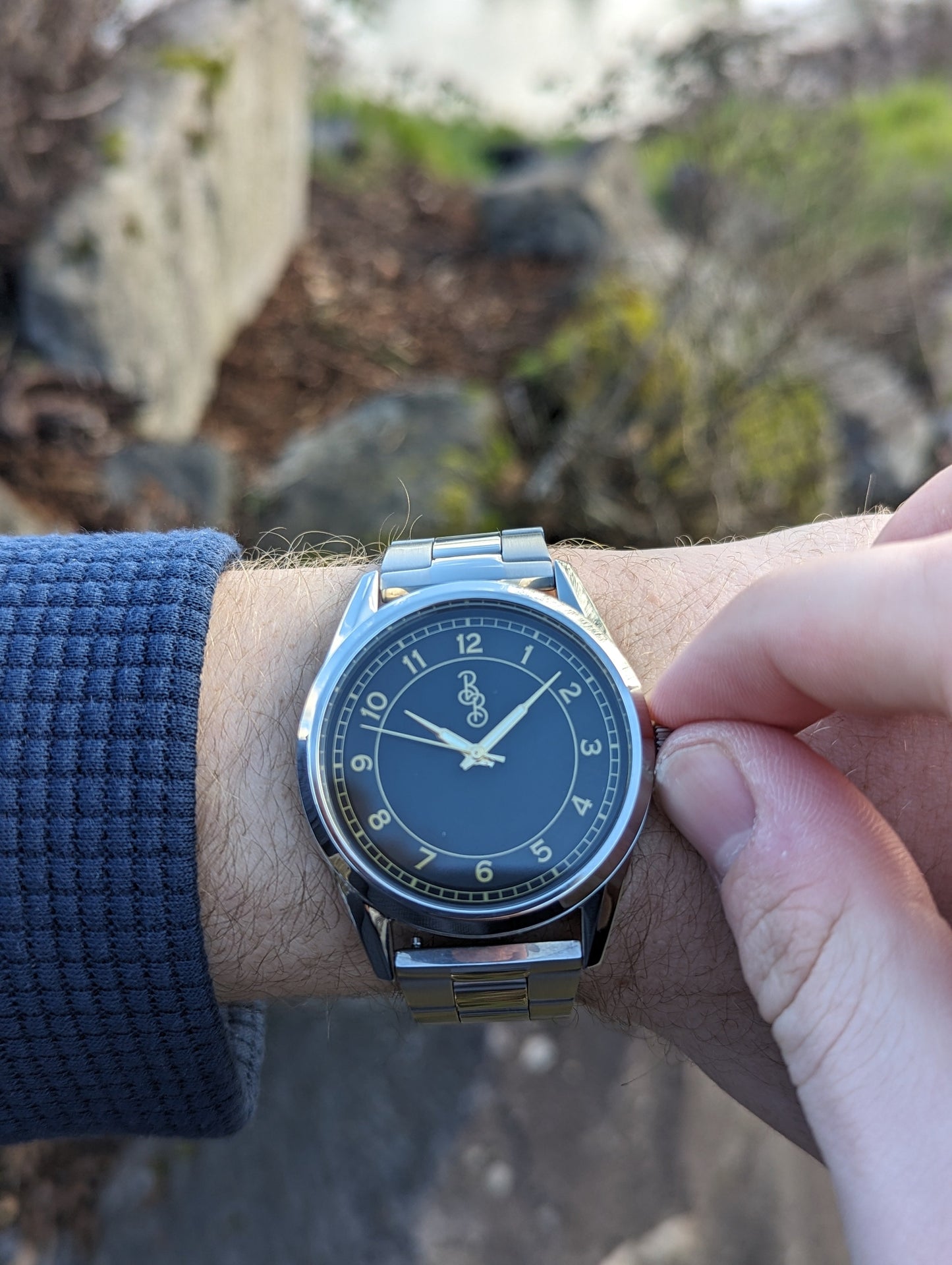 wristwatch Black and Gold Classic Watch