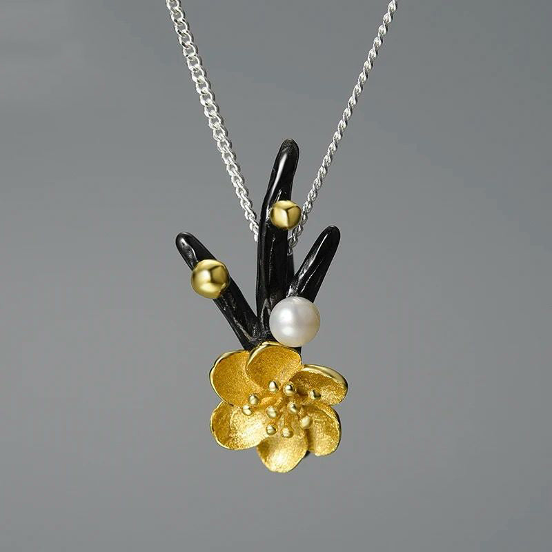 Flower Necklace with Pearl