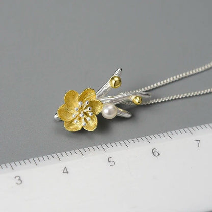 Flower Necklace with Pearl