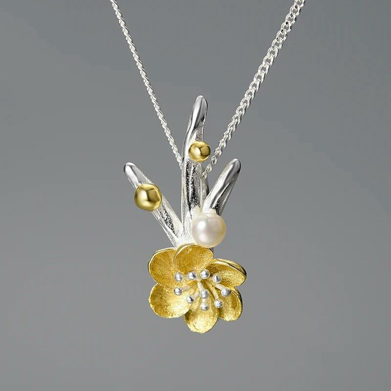 Flower Necklace with Pearl