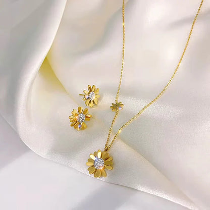 Gold Diamond Daisy Necklace