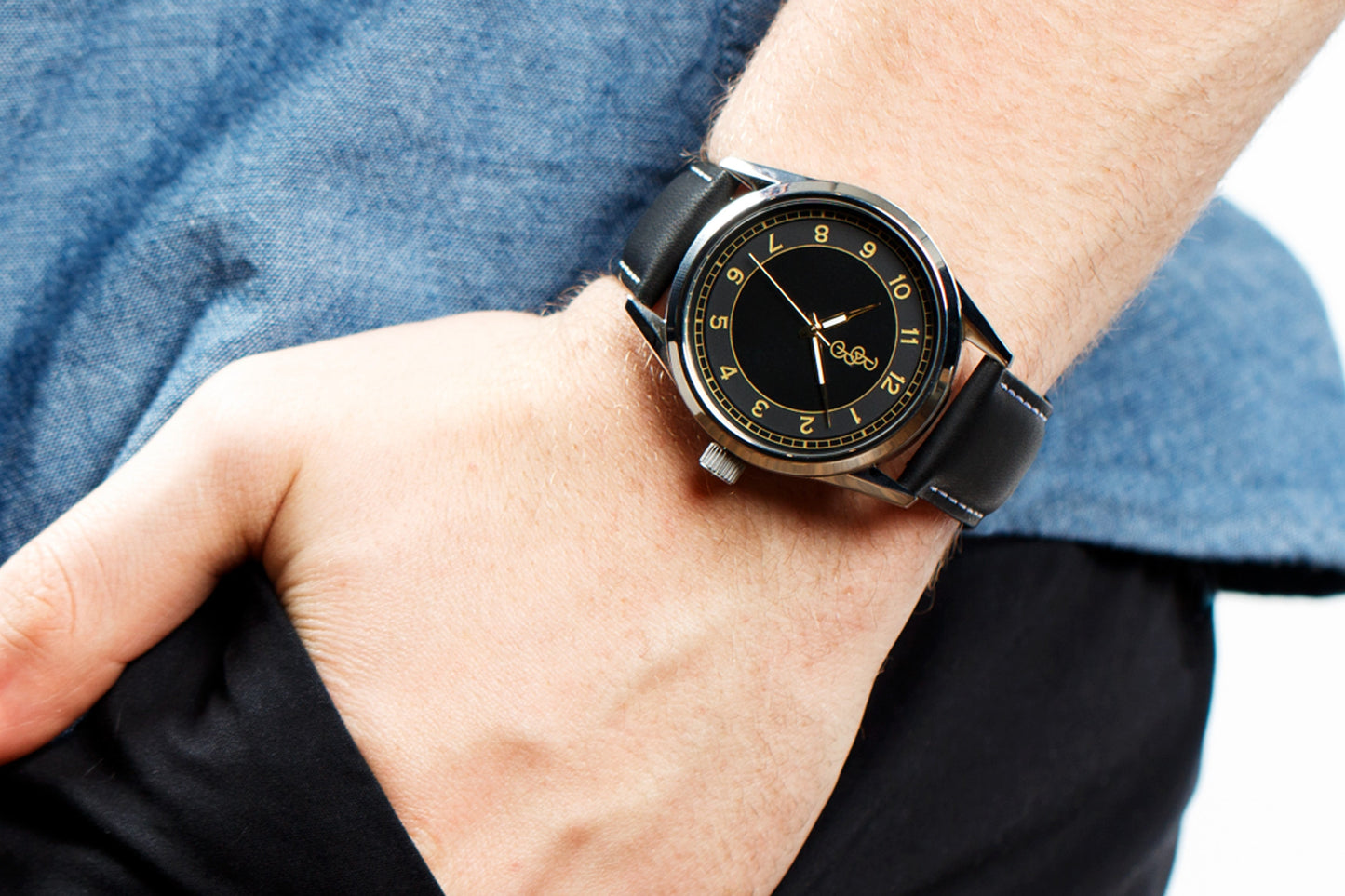 wristwatch Black and Gold Classic Watch