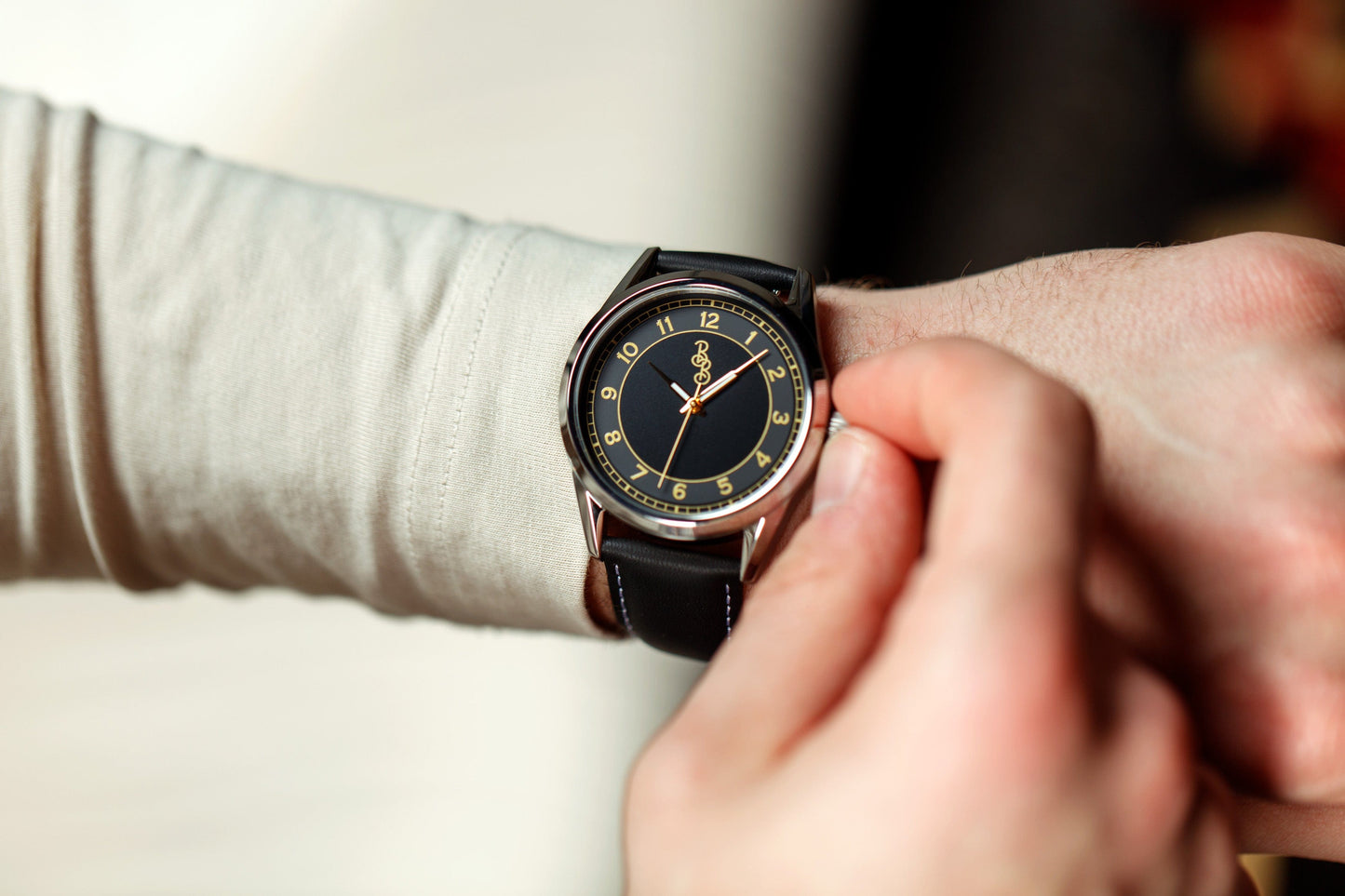 wristwatch Black and Gold Classic Watch